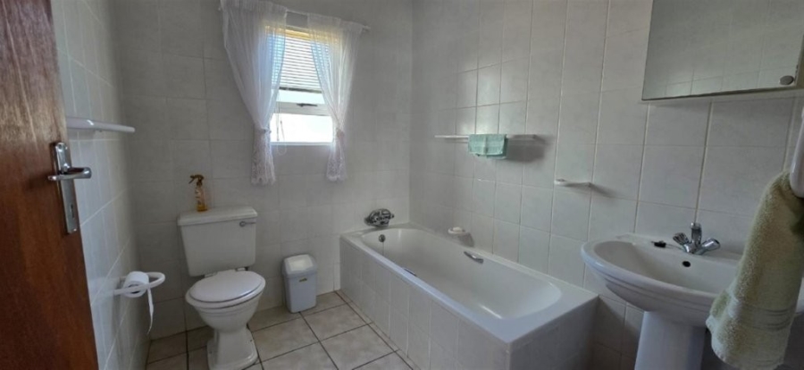 2 Bedroom Property for Sale in Stilbaai Wes Western Cape